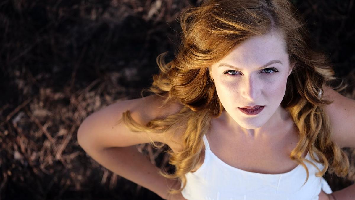 femeie_piele_tanara_99370800