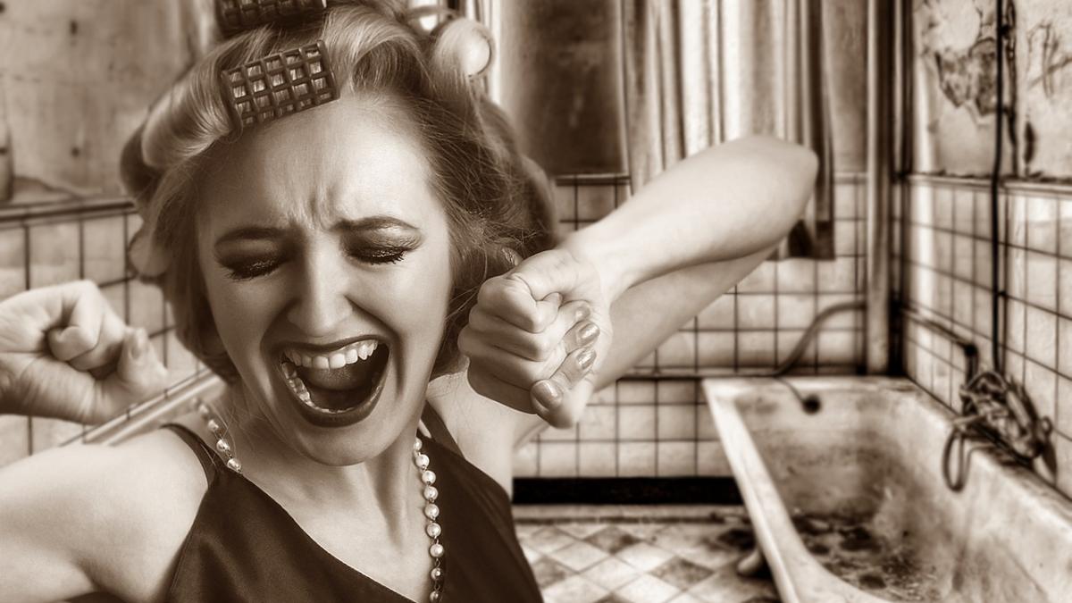 femeie_baie_murdara_56392300