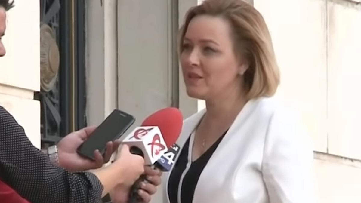 carmen_dan_minister_27701200