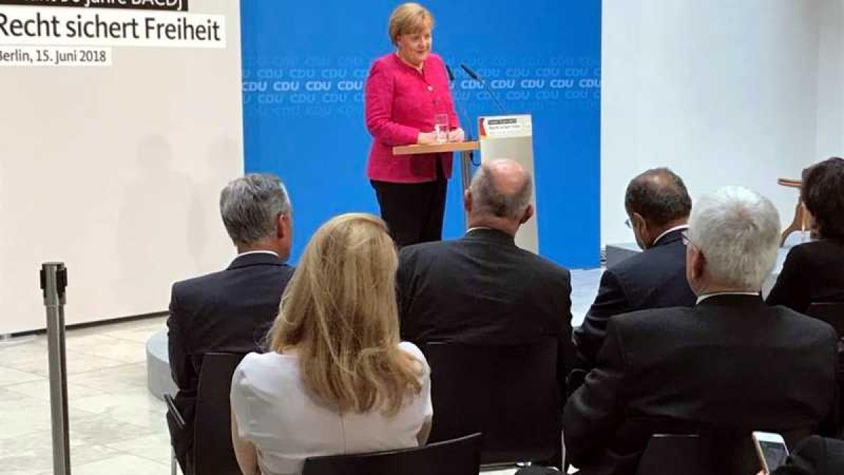angela_merkel_cdu_37479600
