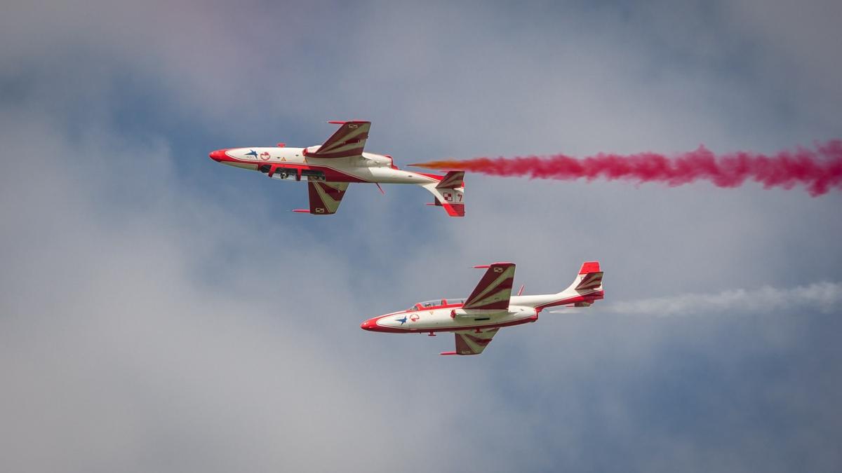 air_show_613828_1280_95002700