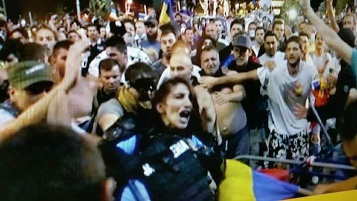 femeia_jandarm_00895500