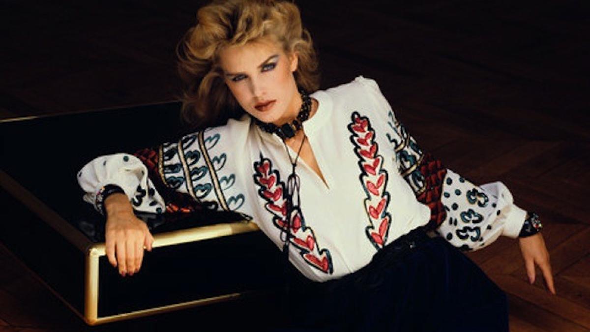 yves_saint_laurent__tinuta_de___inspiratie_romaneasca_60399500