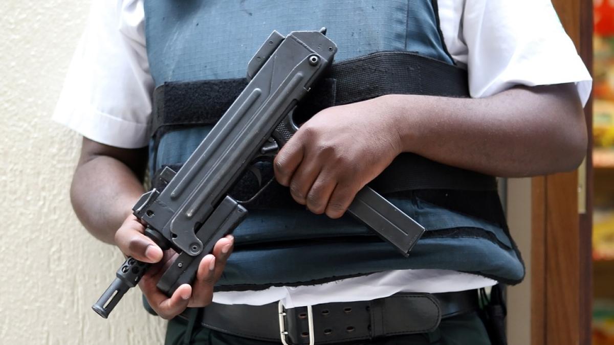 mitraliera_politist_89324300