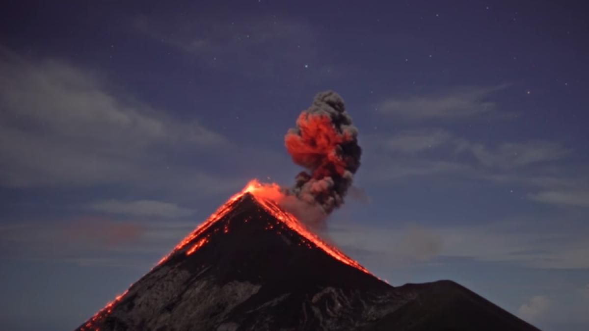 vulcanul_fuego_eruptie_lava_69221100