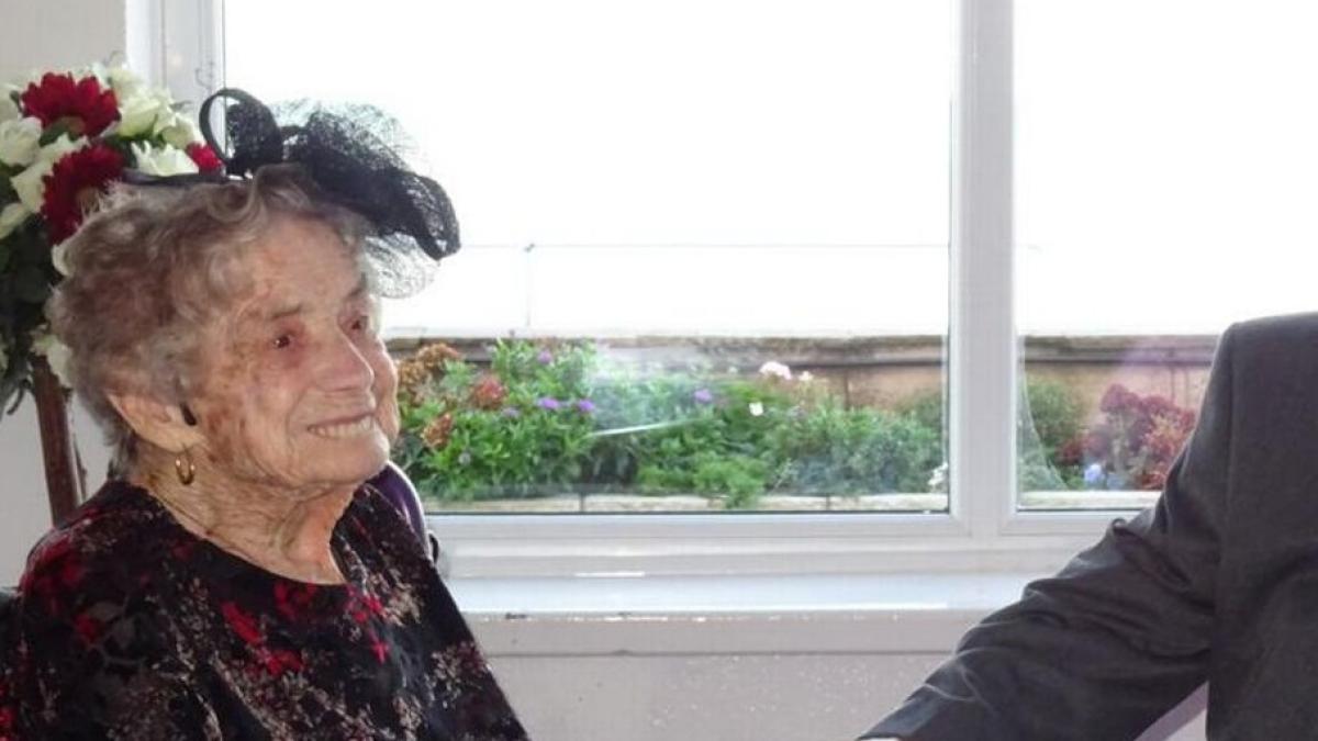 0_100-yr-old-wedding_53804300