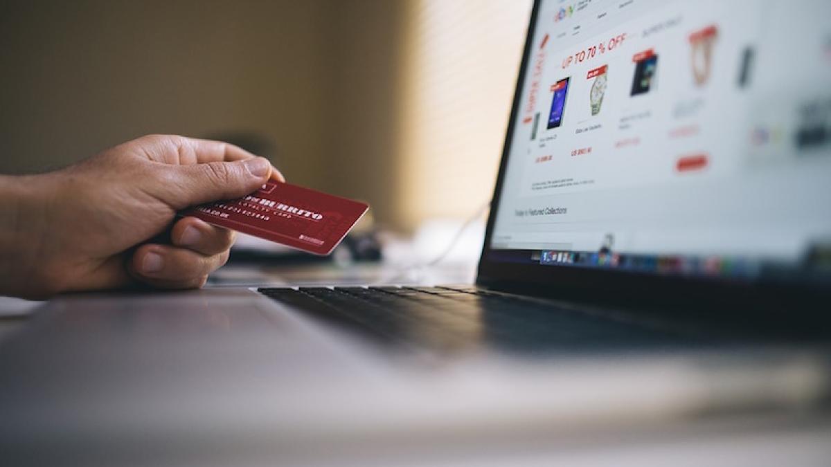 card_credit_cumparaturi_online_01054800