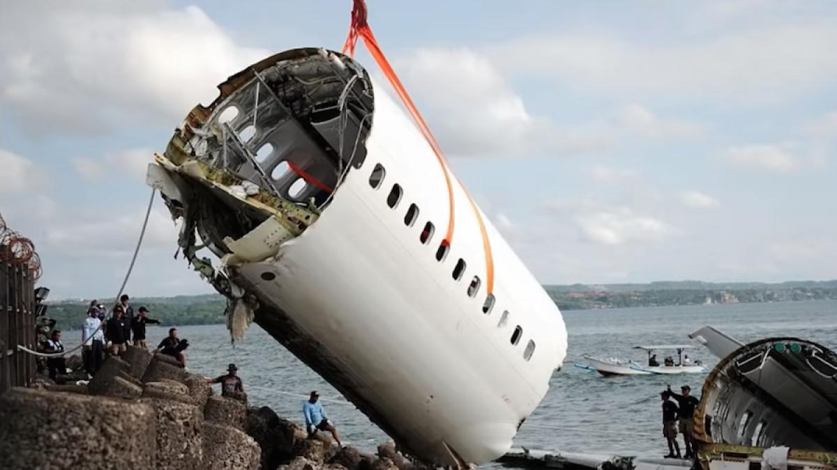 avion_cazut_indonezia_14226400