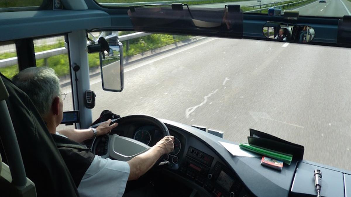 sofer_masina_calatorie_89939600