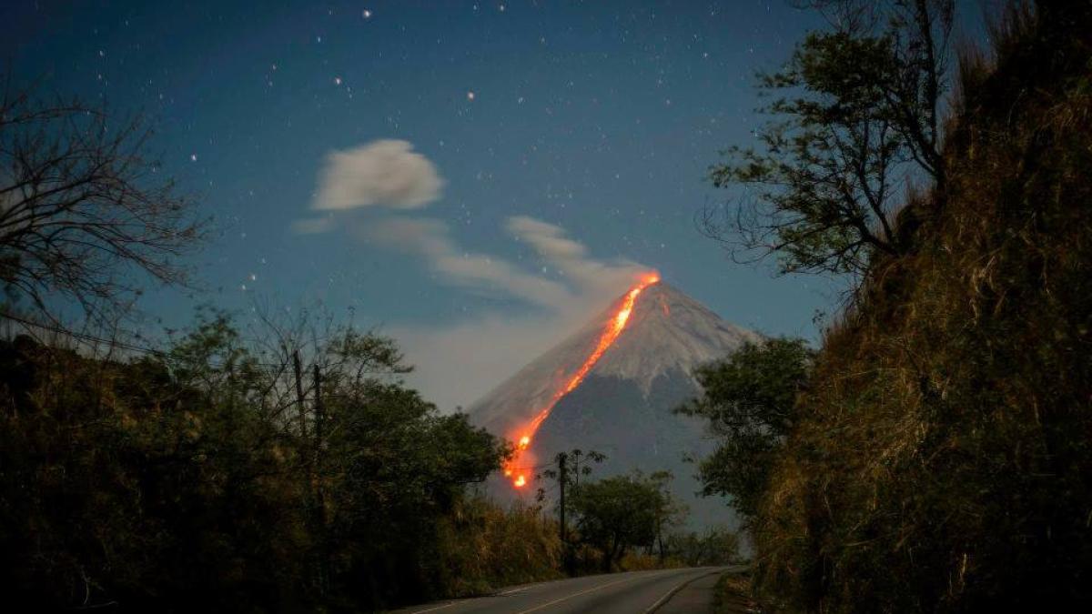 vulcanul_fuego_guatemala_79498000
