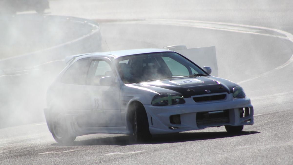 masina-curse-circuit-condus_89362000