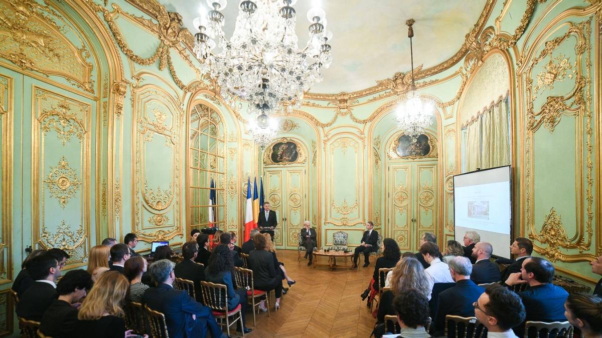 iohannis-paris_94311400