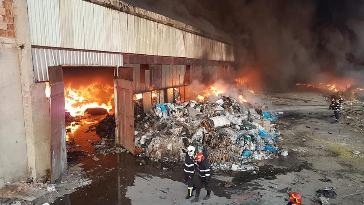 incendiu-ploiesti-depozit-mimiu_92659000