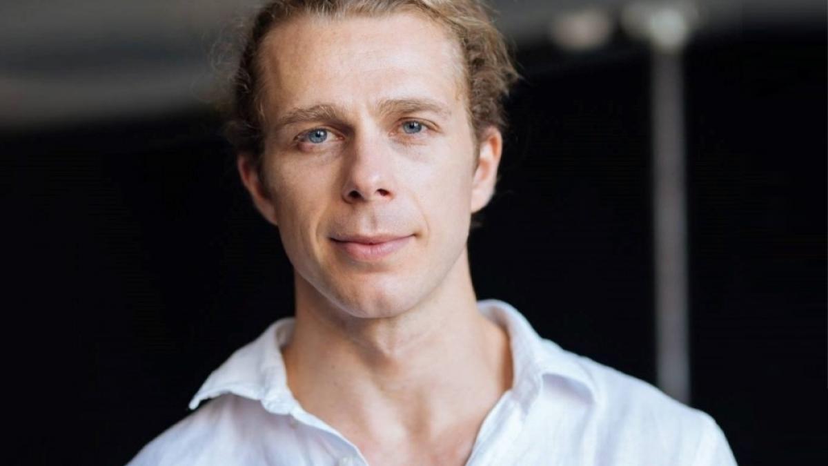 lari-giorgescu-_06442900