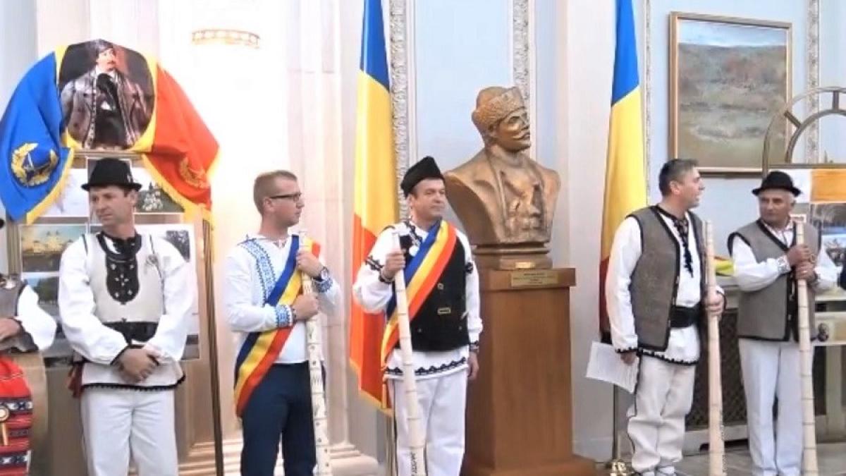 bust_avram_iancu_parlament_53845700