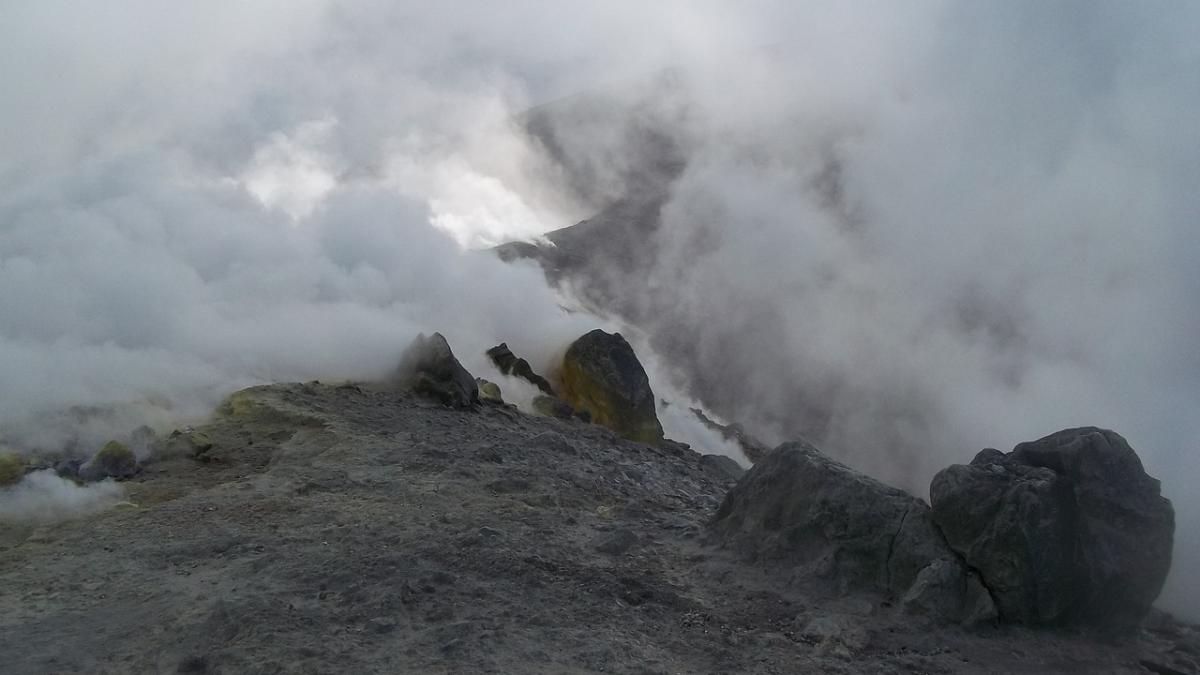 vulcano-1187221_1280_93545800