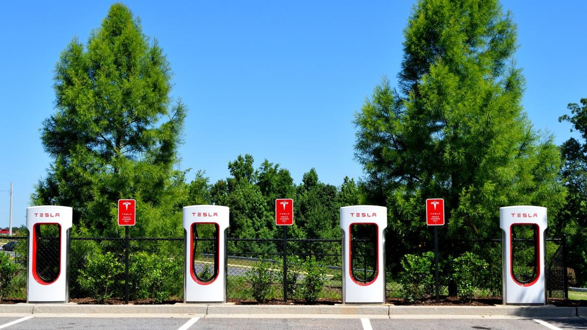 tesla_electrice_masini_statie_incarcare_75634600