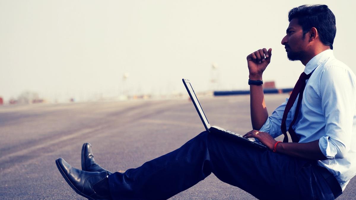 tanar_gandire_singur_55006400