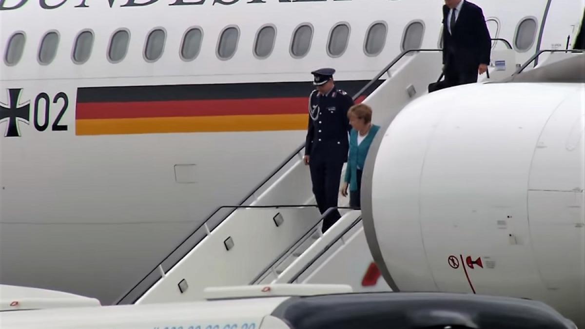 merkel_avion_33799400