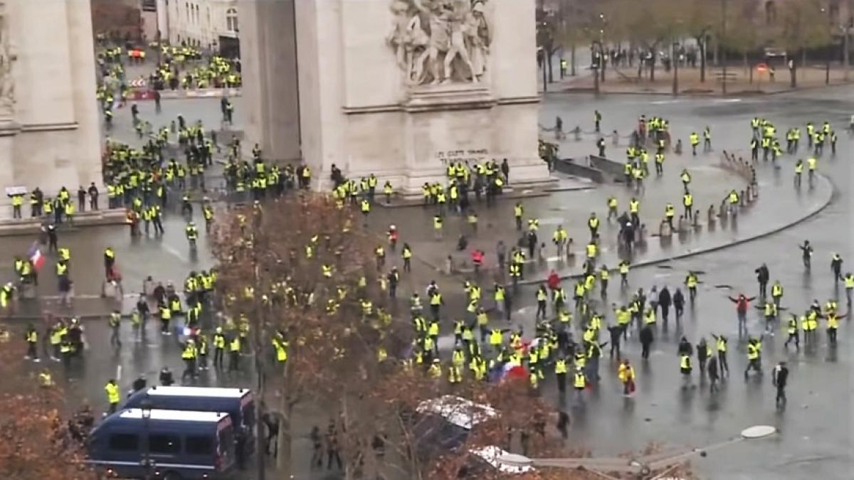 proteste_veste_galbene_arc_paris_41347300
