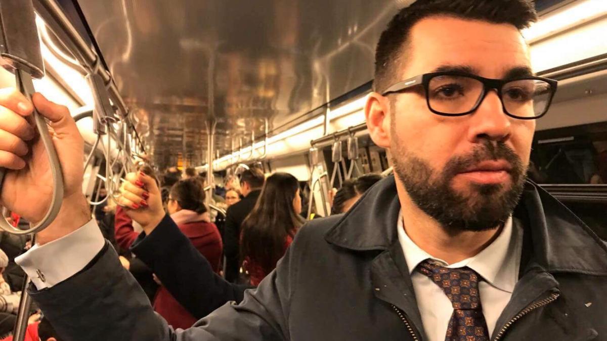 alex coita eu nu sunt analist politic iata cu ce se ocupa