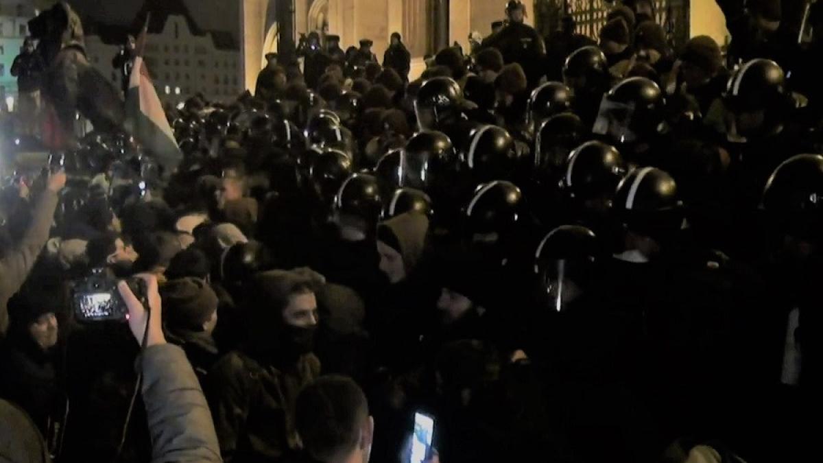 protest_parlament_budapesta_11848800