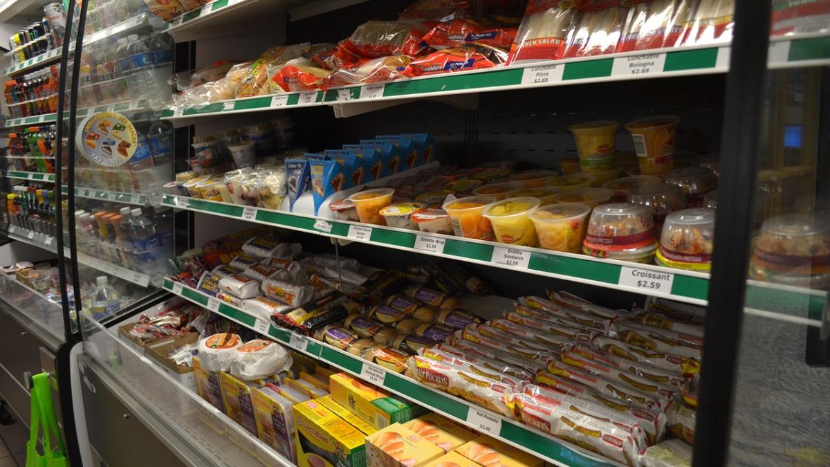 supermarket_mancare_stand_27731100