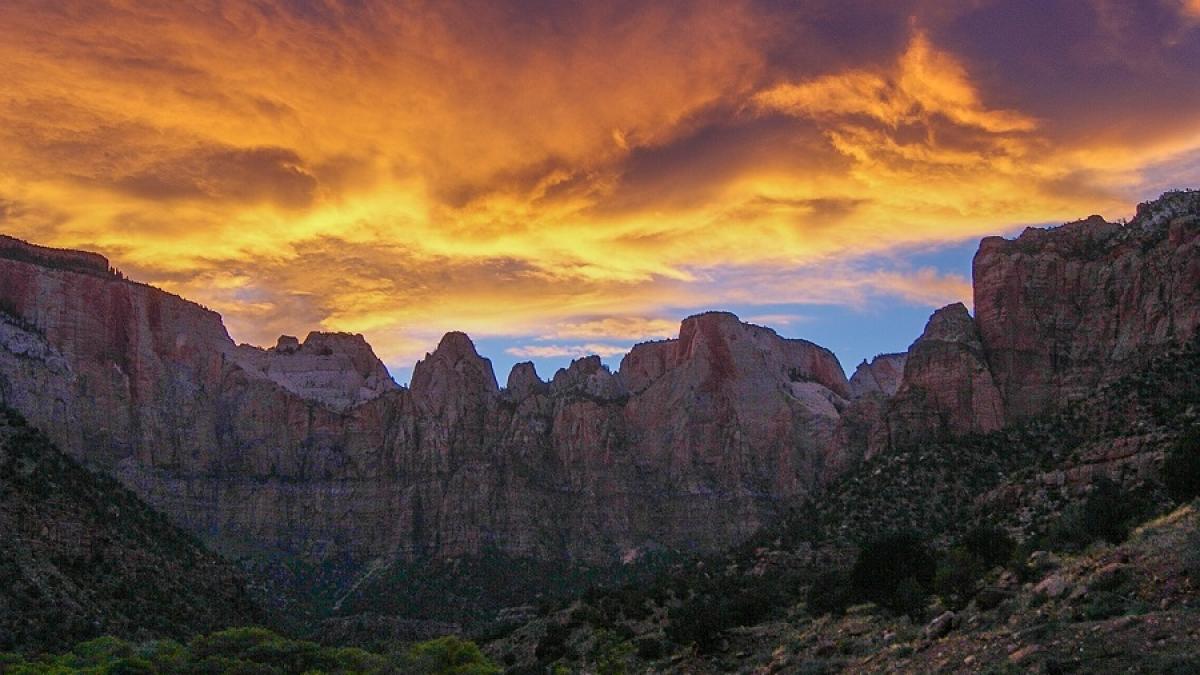 munte_varf_montan_64178800