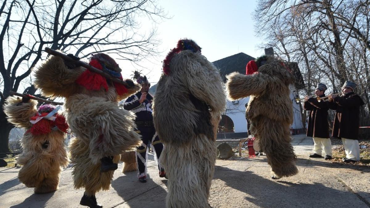 traditii-obiceiuri-craciun-sarrbatori_84205900