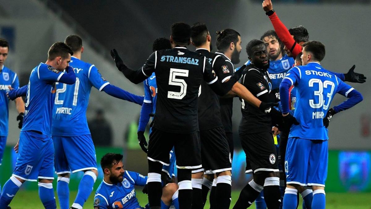 craiova_medias_-cartonas_rosu_fb_85381800