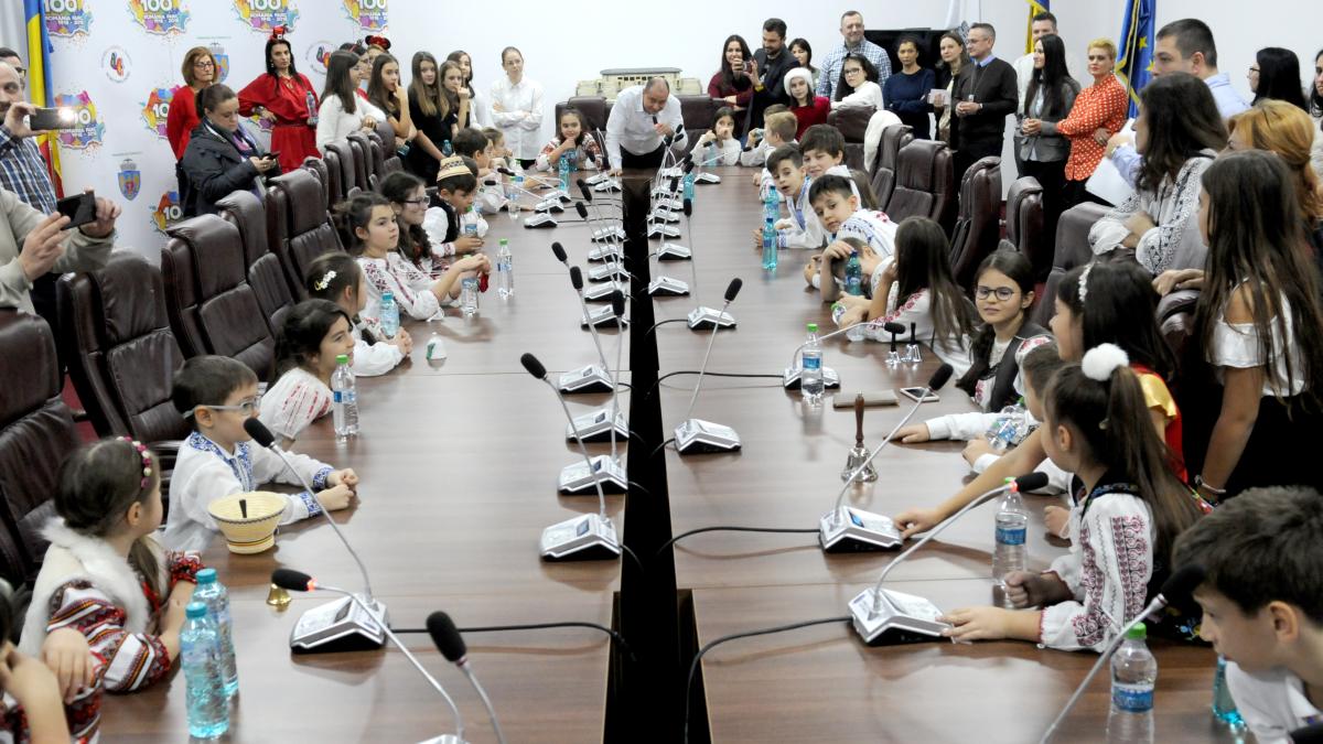 primarul-sectorului-4--daniel-baprc-ccprc-86lutprc-ccprc-a7aprc-ccprc-86--la-prezidiul-consiliului-copiilor_08124800