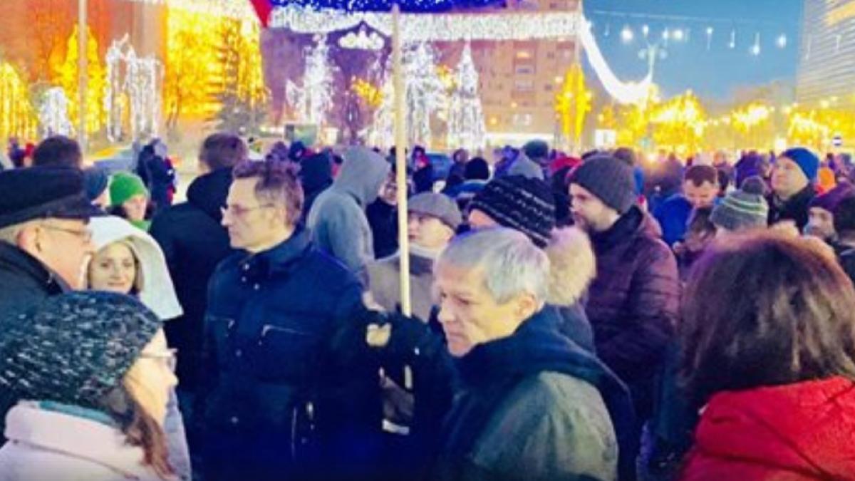 dacian-ciolos-protest_90220100