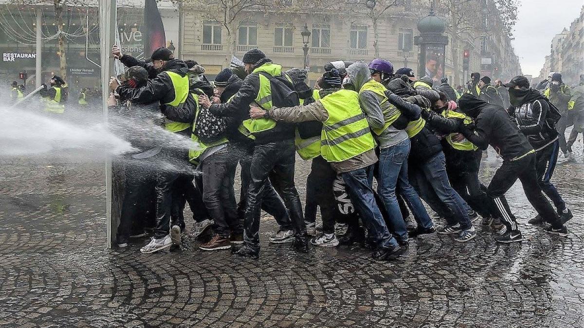 proteste_franta_veste_91065000