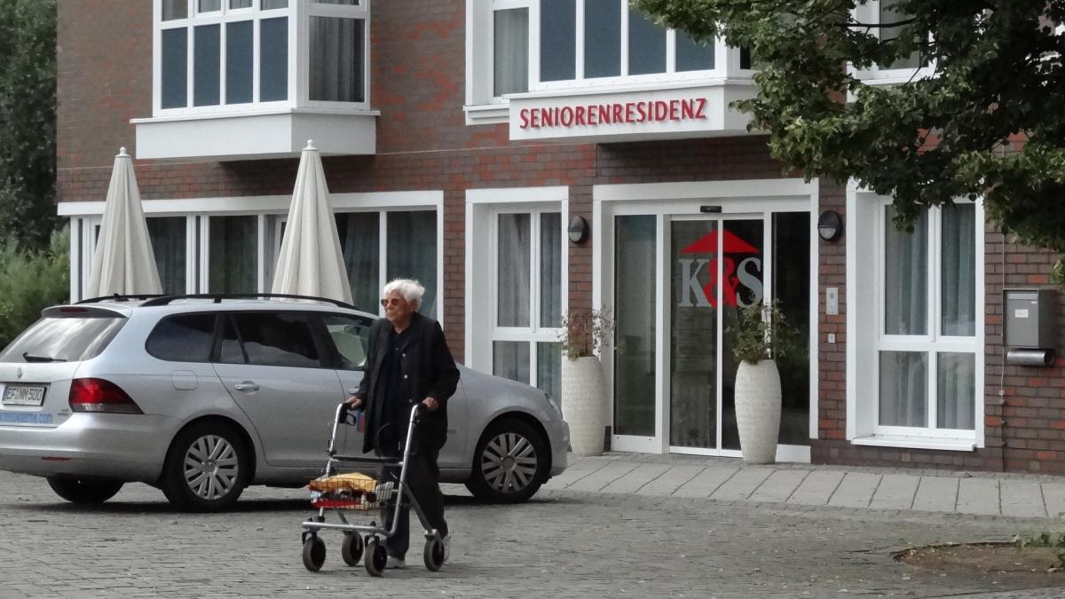 pensie-pensionara-femeie_89893900