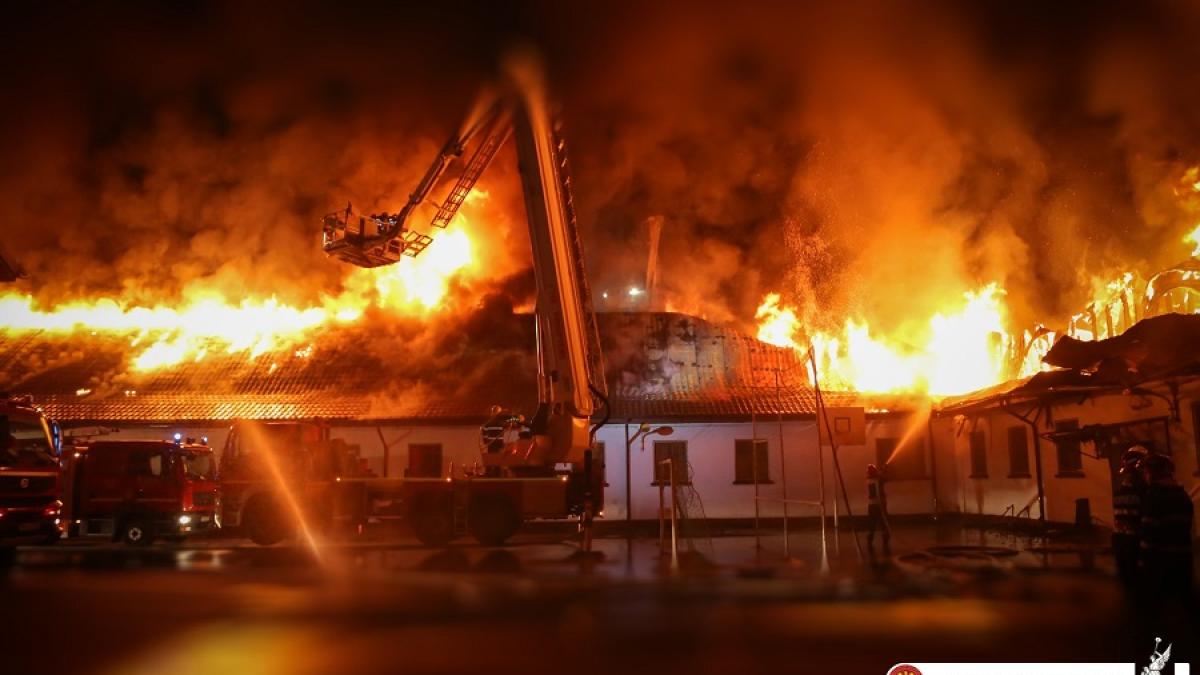 isu_incendiu_bucuresti_57853700