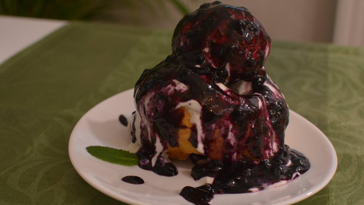 papanasi-cu-afine1_94549800