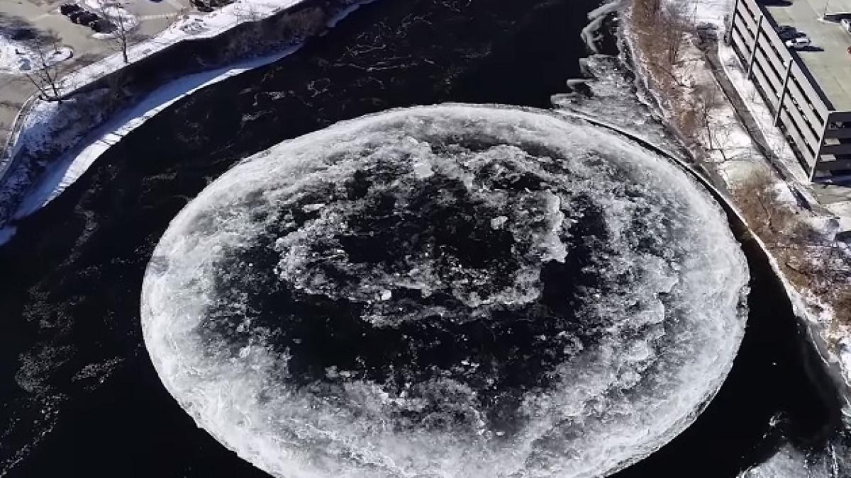 nava extraterestra aparitie ciudata in apa inghetata imagini virale