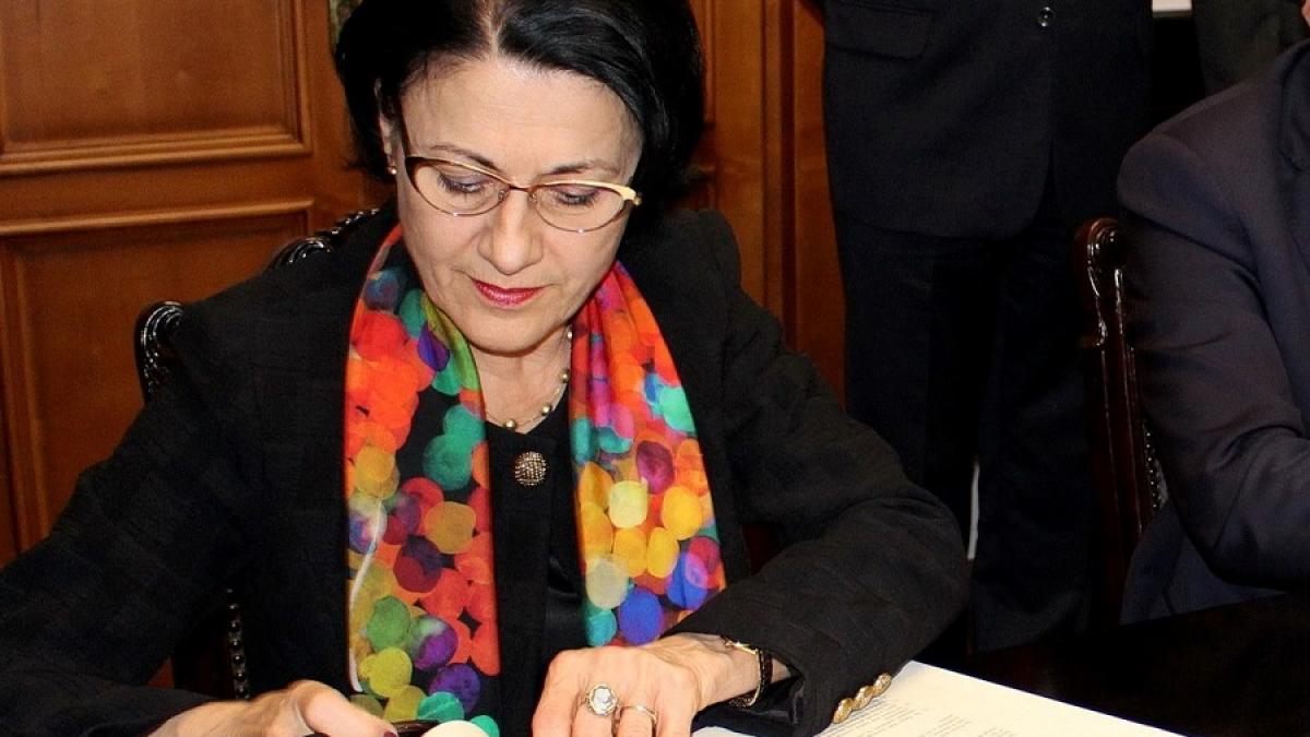 ecaterina_androneascu_semnatura_52502600