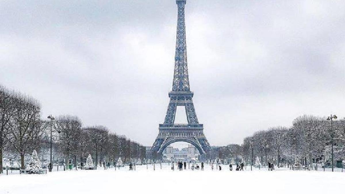 turnul-_eiffel_zapada_53546600