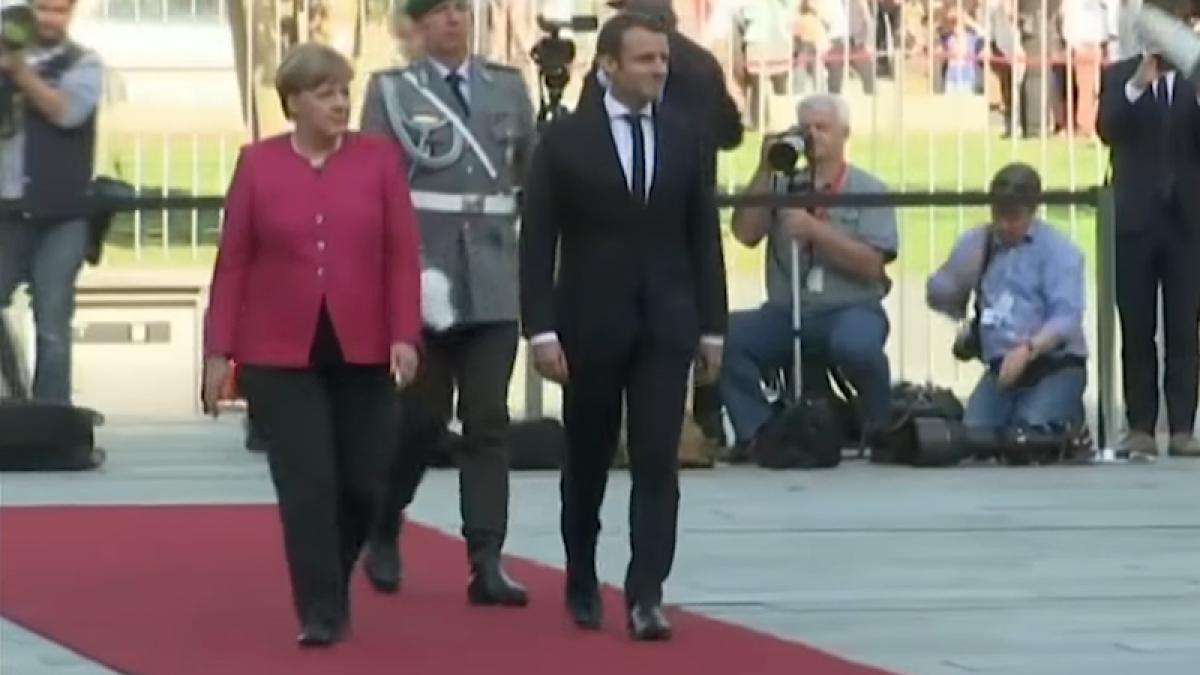 merkel_macron_def_44665300