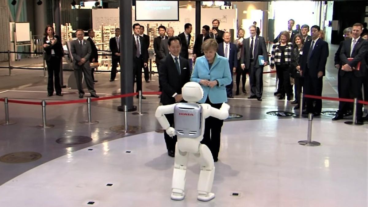merkel_abe_japonia_robot_62010700