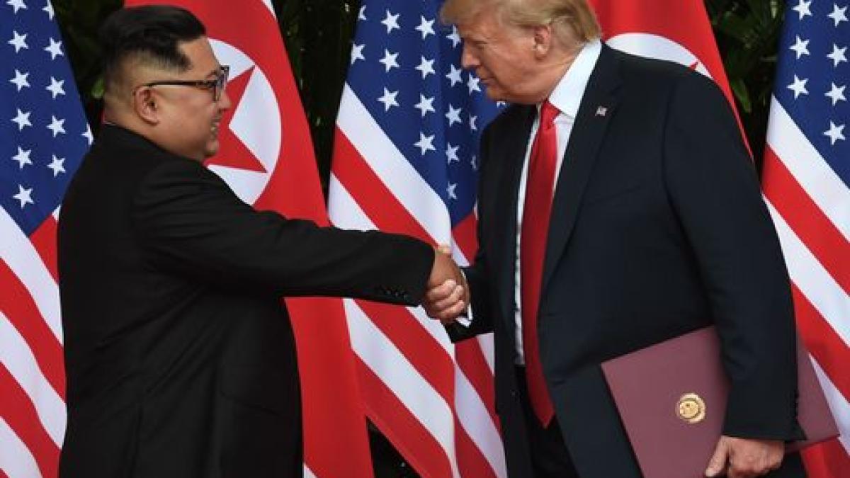 trump-kim_48678400