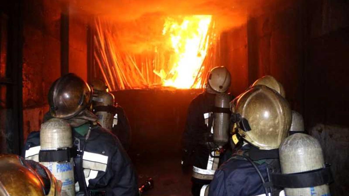 pompieri_foc_incendiu_10574700