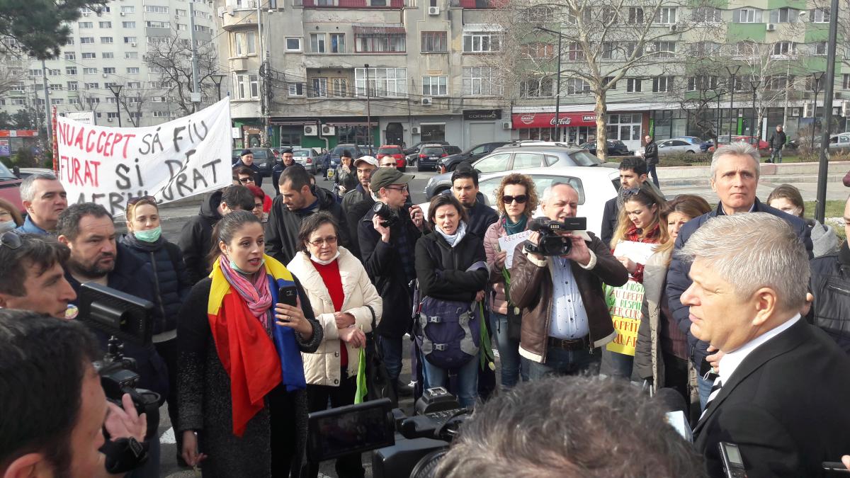 daniel-tudorache-protest_64344400