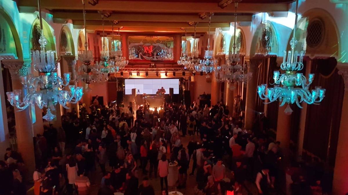 53861044_2168683770112886_478740054362030080_o_13572100