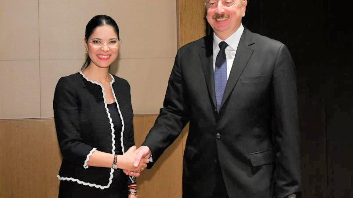 ana-birchall_73601500