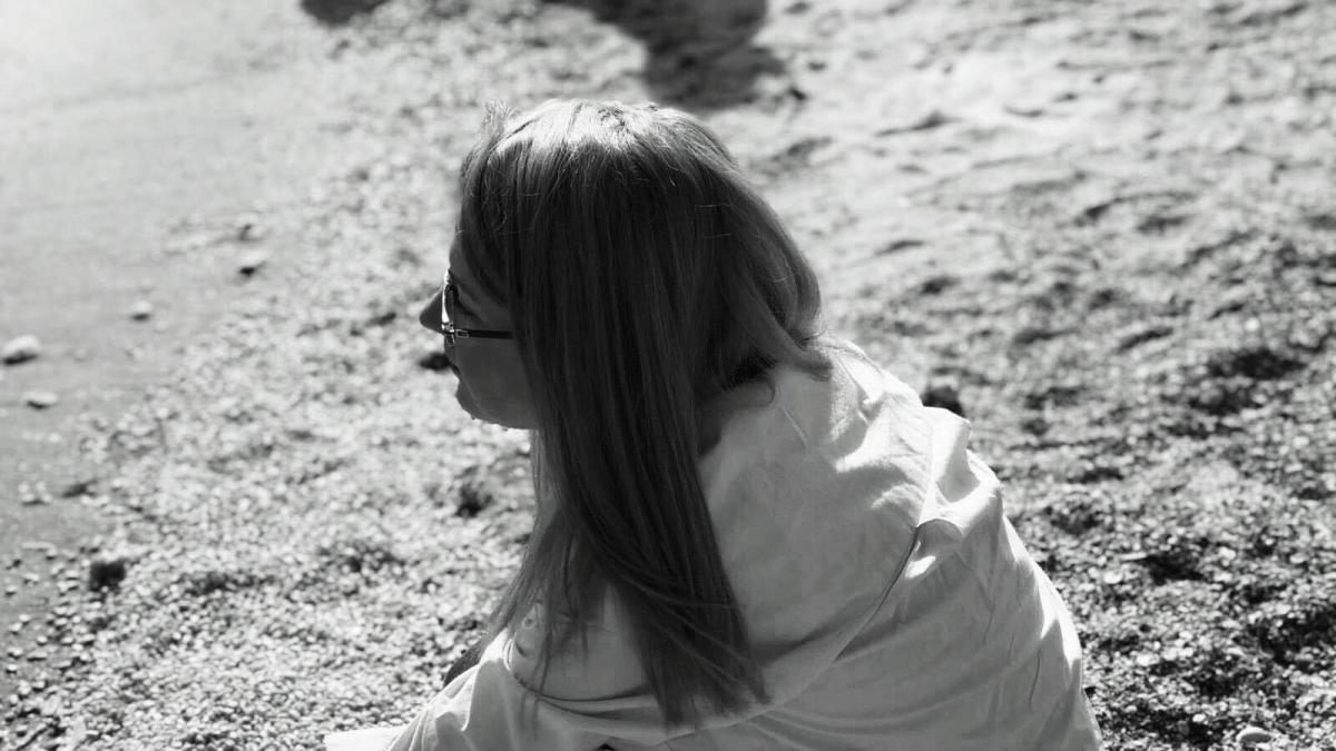 plaja-mare-fata-femeie_64414700