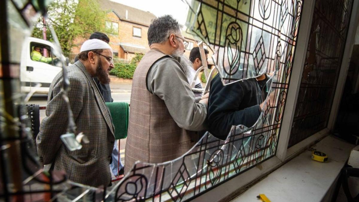 moschei-vandalizate-birmingham-2019_67378000