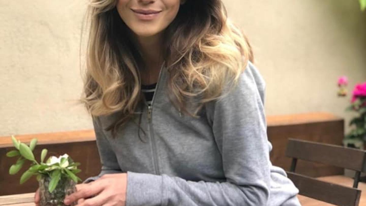 adela_popescu_98088000