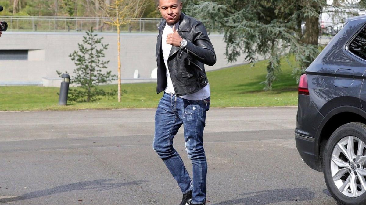 kylian_mbappe_masina_geaca_fb_96351500